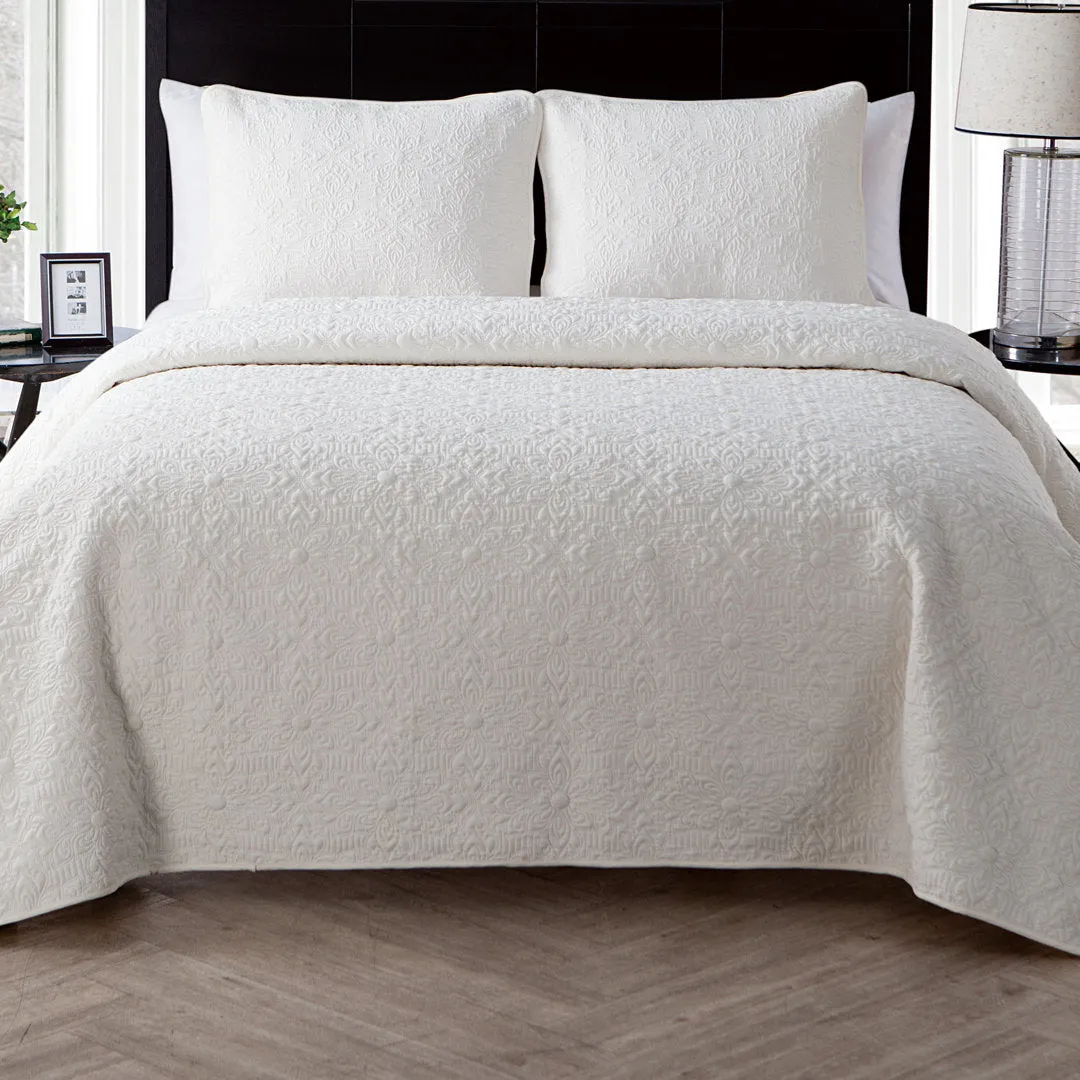 Caroline Embossed Floral Quilt Set VCNY Color: White Size: Full/Queen Quilt   2 Standard Shams