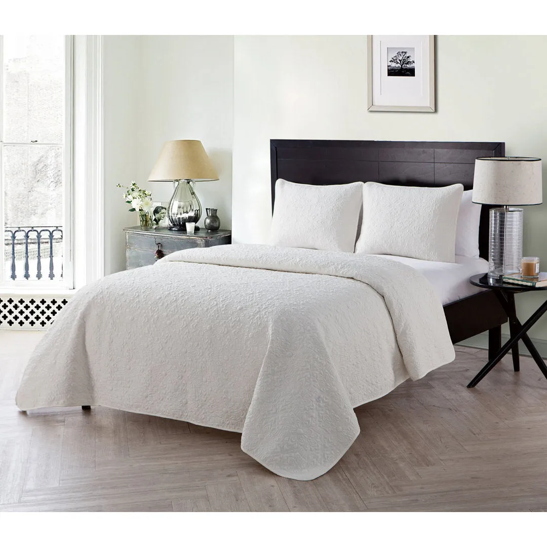 Caroline Embossed Floral Quilt Set VCNY Color: White Size: Full/Queen Quilt   2 Standard Shams
