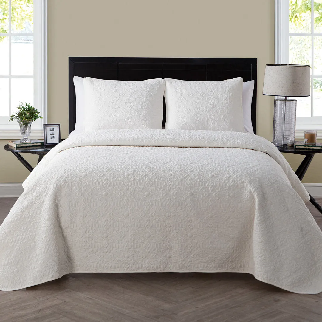 Caroline Embossed Floral Quilt Set VCNY Color: White Size: Full/Queen Quilt   2 Standard Shams
