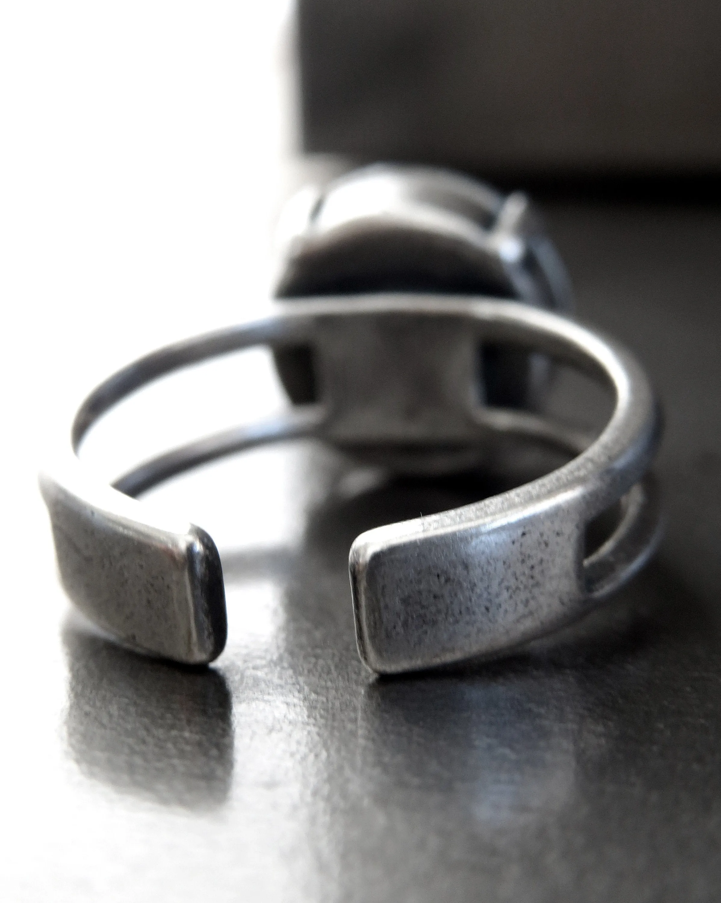 COMPOSE - Small Round Crystal Ring in Black Night