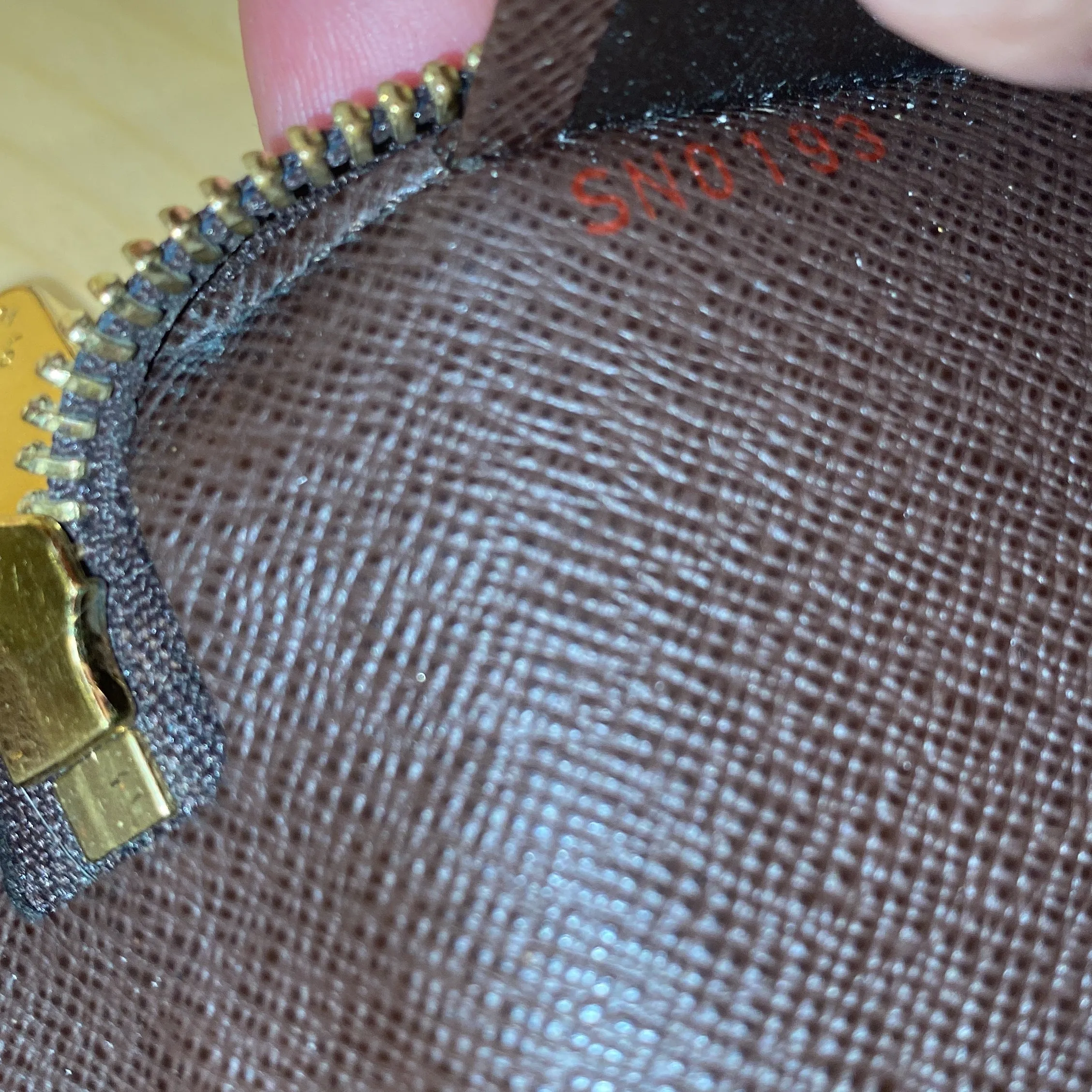 Designer Zippy Organizer Damier