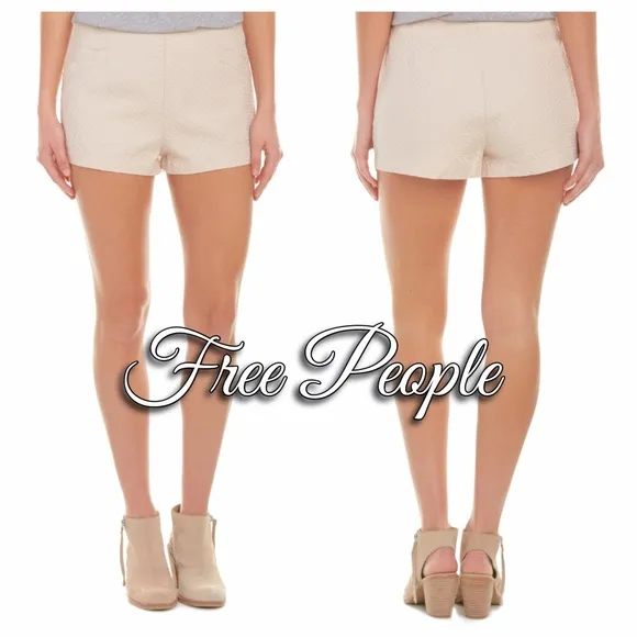 FREE PEOPLE Light Peach Textured Dress Shorts MEDIUM High Waist Embossed Pockets