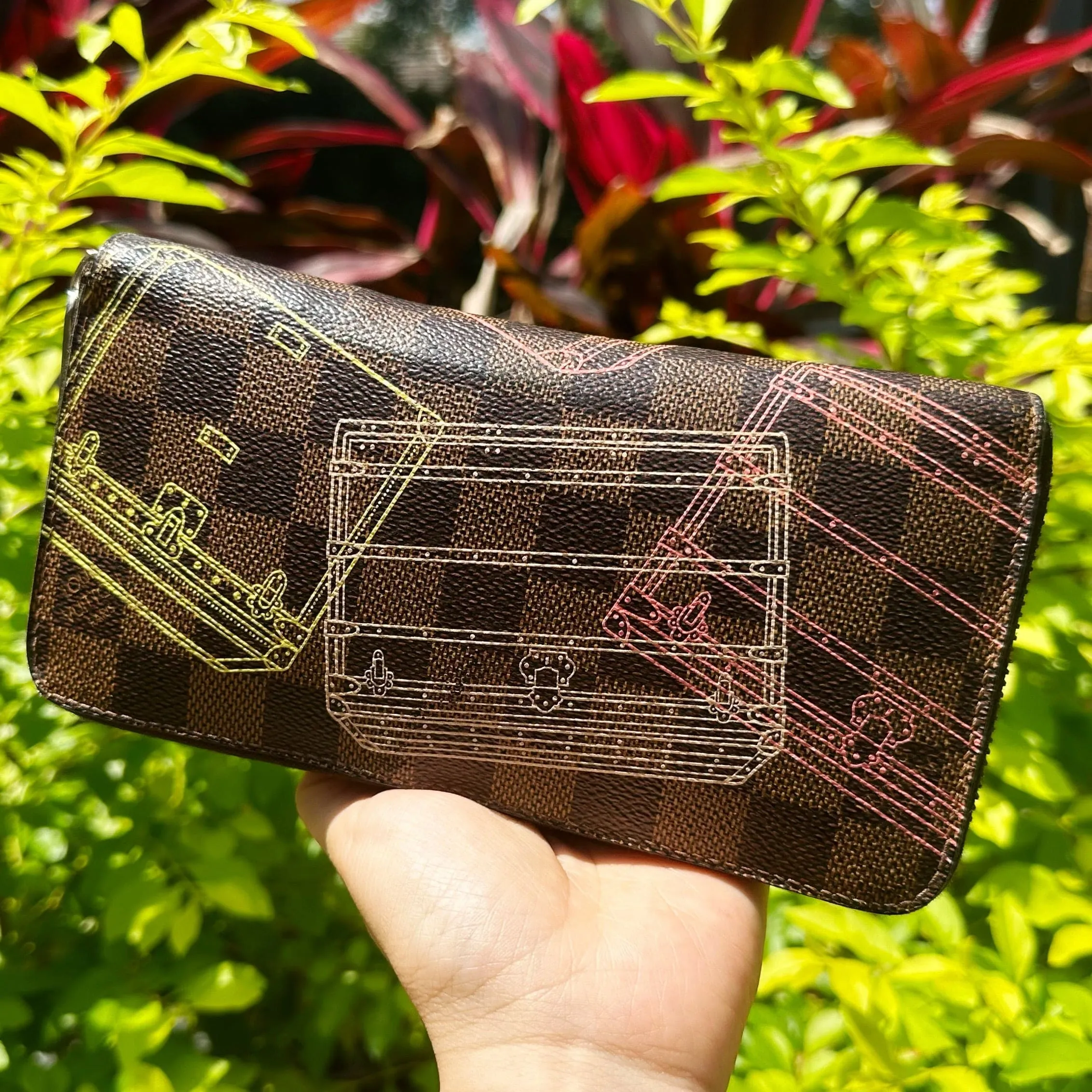 Louis Vuitton N63026 Brown Damier Tiger Illustration Zipper Round Wallet