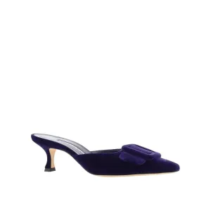 MANOLO BLAHNIK Elegant Velvet Kitten Heel Pumps 50
