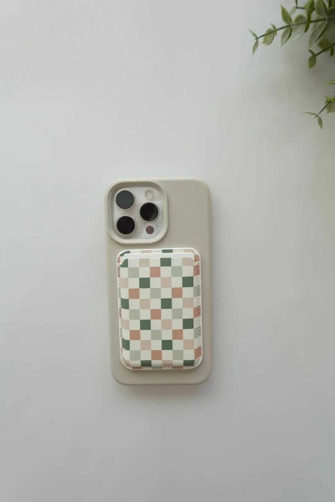 PATTERNED MAGNET PHONE WALLET