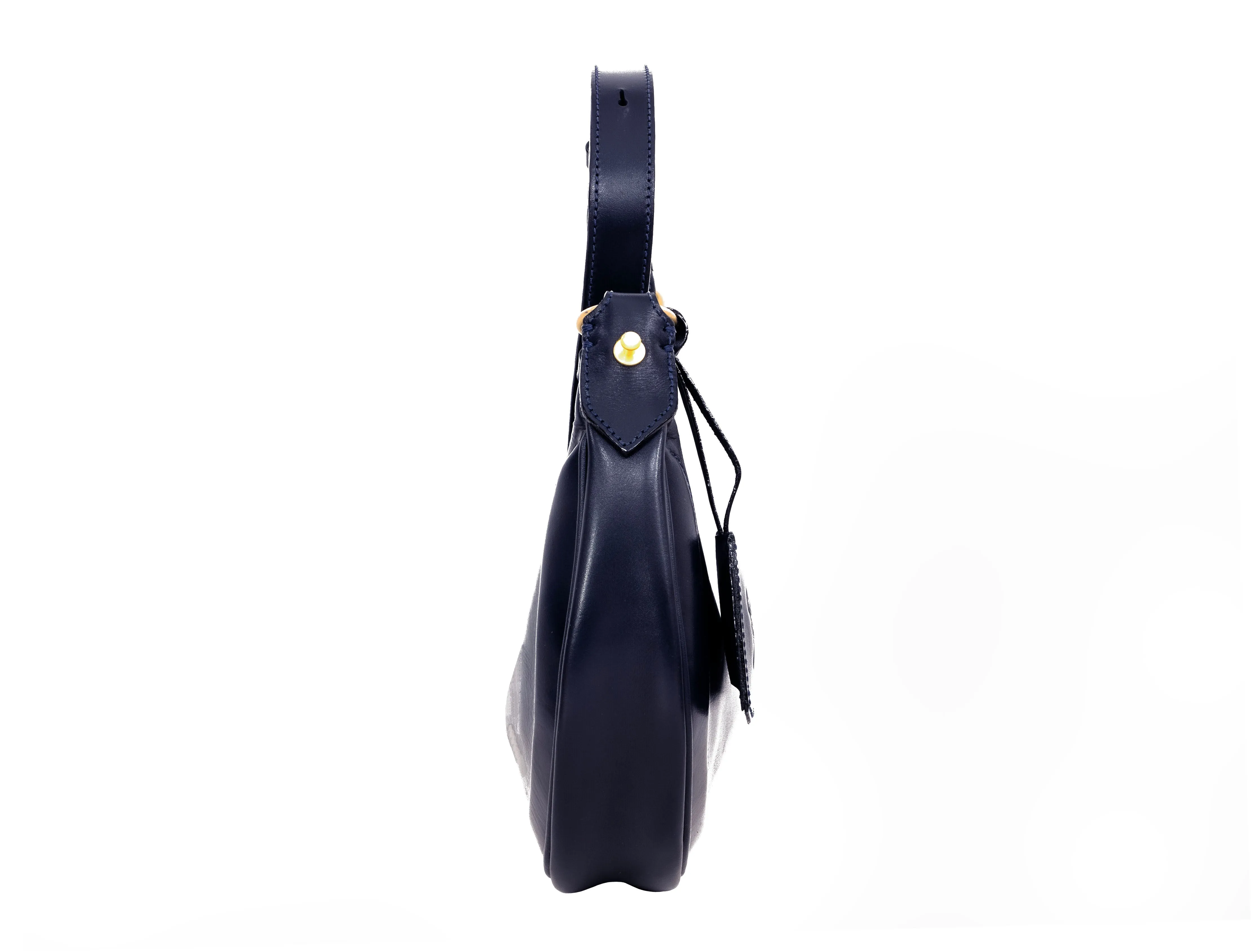 TATIANA - Our new minimalist Tote bag for your next outing. (so big for a small bag) Launching price in stock only not $700.00 but $580.00 and as you pay you get the 15% off and pay only$493.00. The 6 pieces available now.