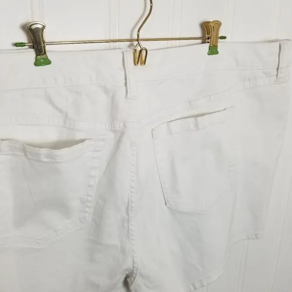 Torrid  White Jean Shorts Womens Whipstitched Stretch Denim Womens Size 26