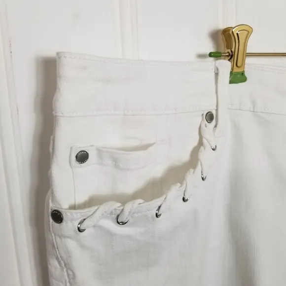 Torrid  White Jean Shorts Womens Whipstitched Stretch Denim Womens Size 26