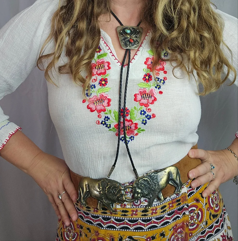 Vintage Embroidered Peasant Blouse – Bohemian Folk Style
