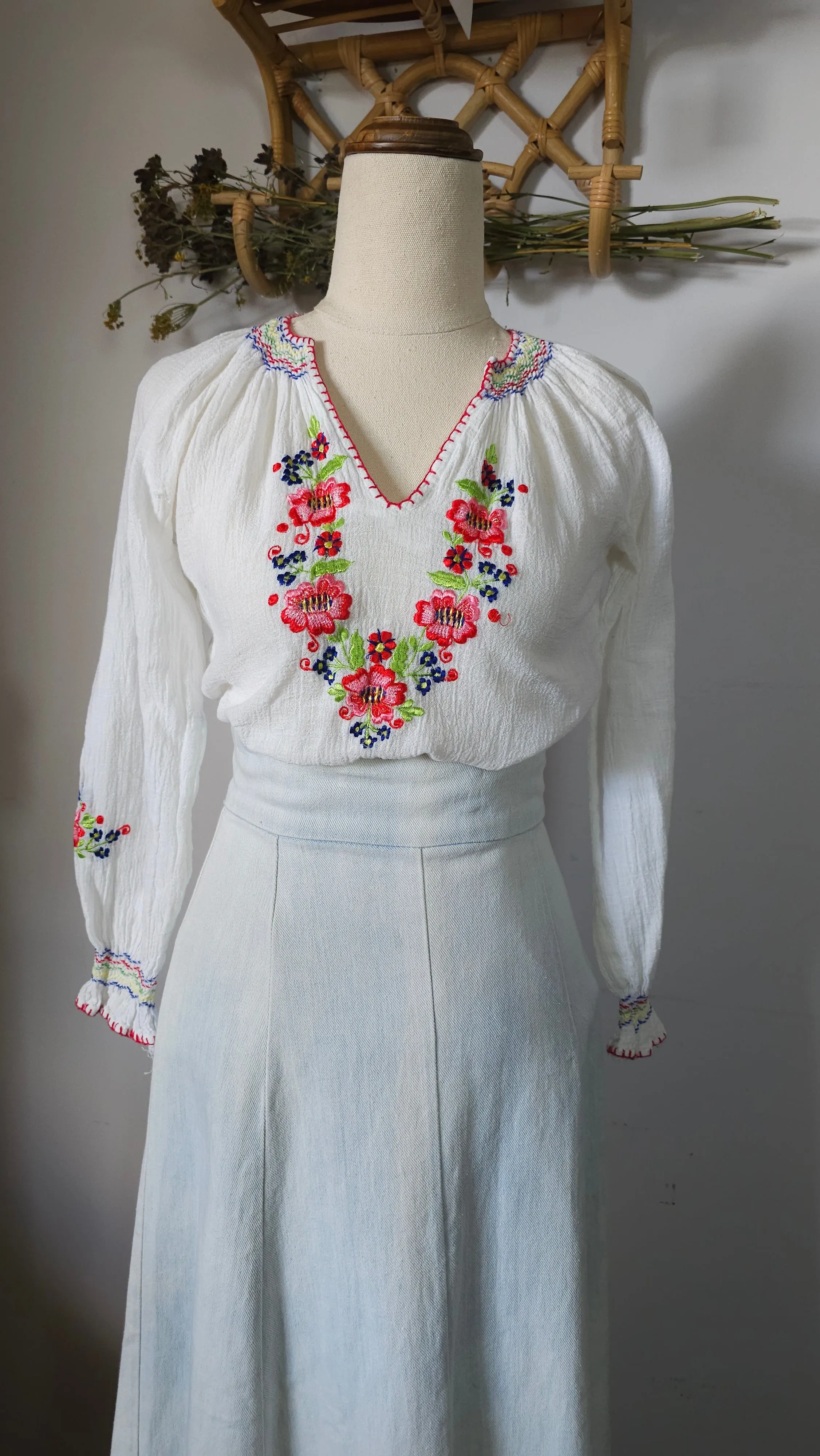 Vintage Embroidered Peasant Blouse – Bohemian Folk Style