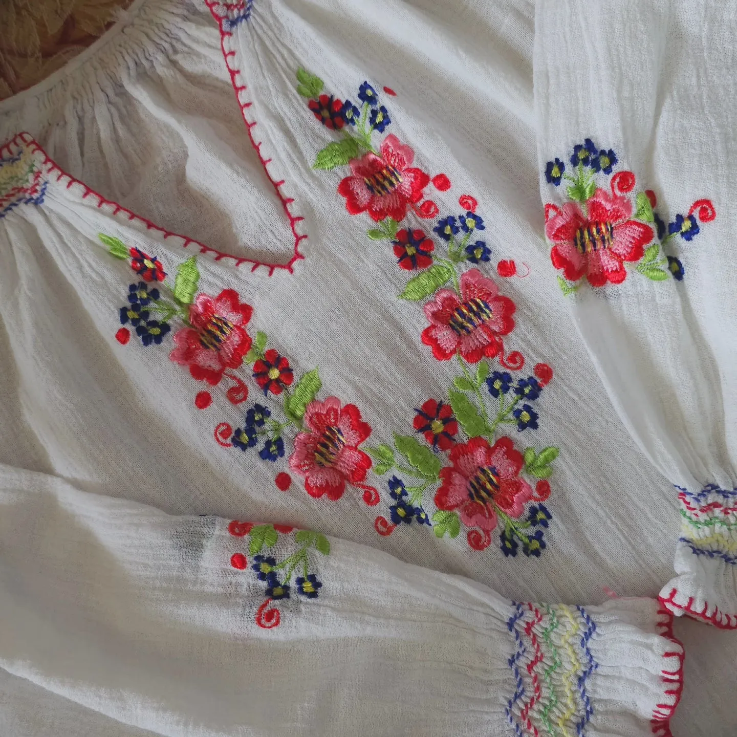 Vintage Embroidered Peasant Blouse – Bohemian Folk Style
