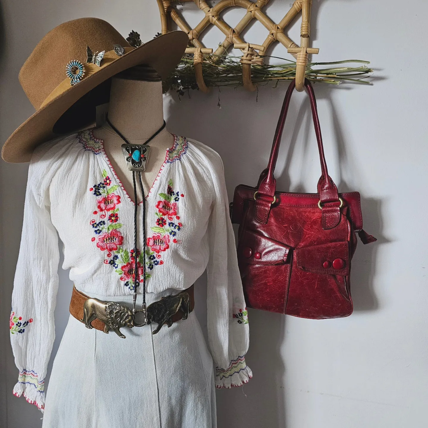 Vintage Embroidered Peasant Blouse – Bohemian Folk Style