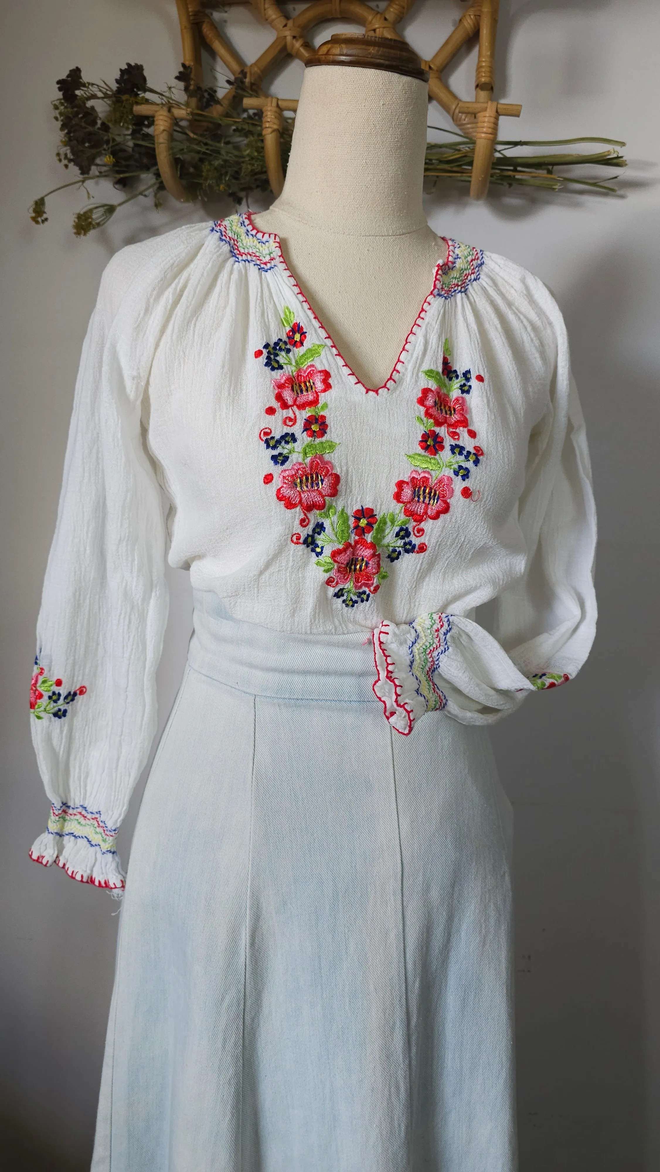 Vintage Embroidered Peasant Blouse – Bohemian Folk Style